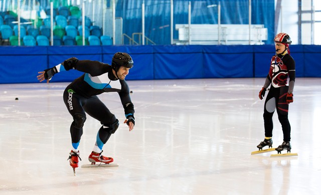 Jet gets ready to hit warp speed in the speed skating challenge during the second episode of The Amazing Race Canada.
